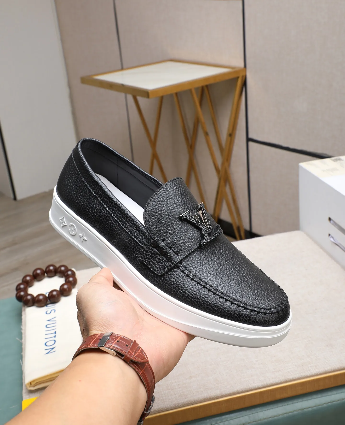 Men's shoes 💰440 📛📛【LOUIS VUITTON】Louis Vuitton official website synchronized new products 👟Milan fashion catwalk style 🇰🇾🇰🇾LV family logo, celebrity style, a must-have for fashionistas ⚠️First-layer calfskin ➕Genuine leather lining ➕Official website original version special outsole 👞Number 38-44
